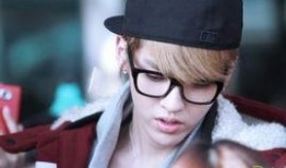 吴亦凡最新消息爆料新闻,涉嫌违法行为，娱乐圈再掀波澜