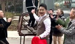 男子大街上爆料妻子视频,男子公开妻子私密视频引发社会热议