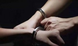 娱乐吃瓜酱带上了手铐,手铐事件引发网友热议